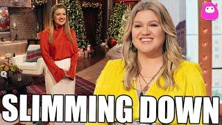 Kelly Clarkson drastic weight loss noticeable in gold dress during holiday show